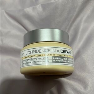 IT Cosmetics Cream and Silver Moisturizer Luxurious Skincare
